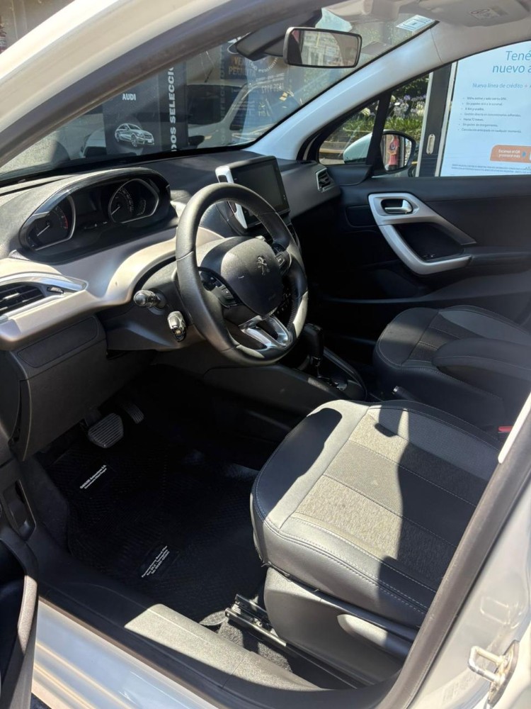 Peugeot 208 Feline — foto 12